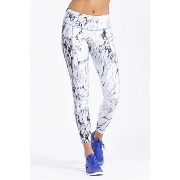 Ladie Strut This Brand Marble Print White Flynn Pocket 7/8 Leggings One Size